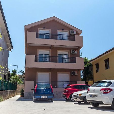Fort City Apartments Тиват Экстерьер фото