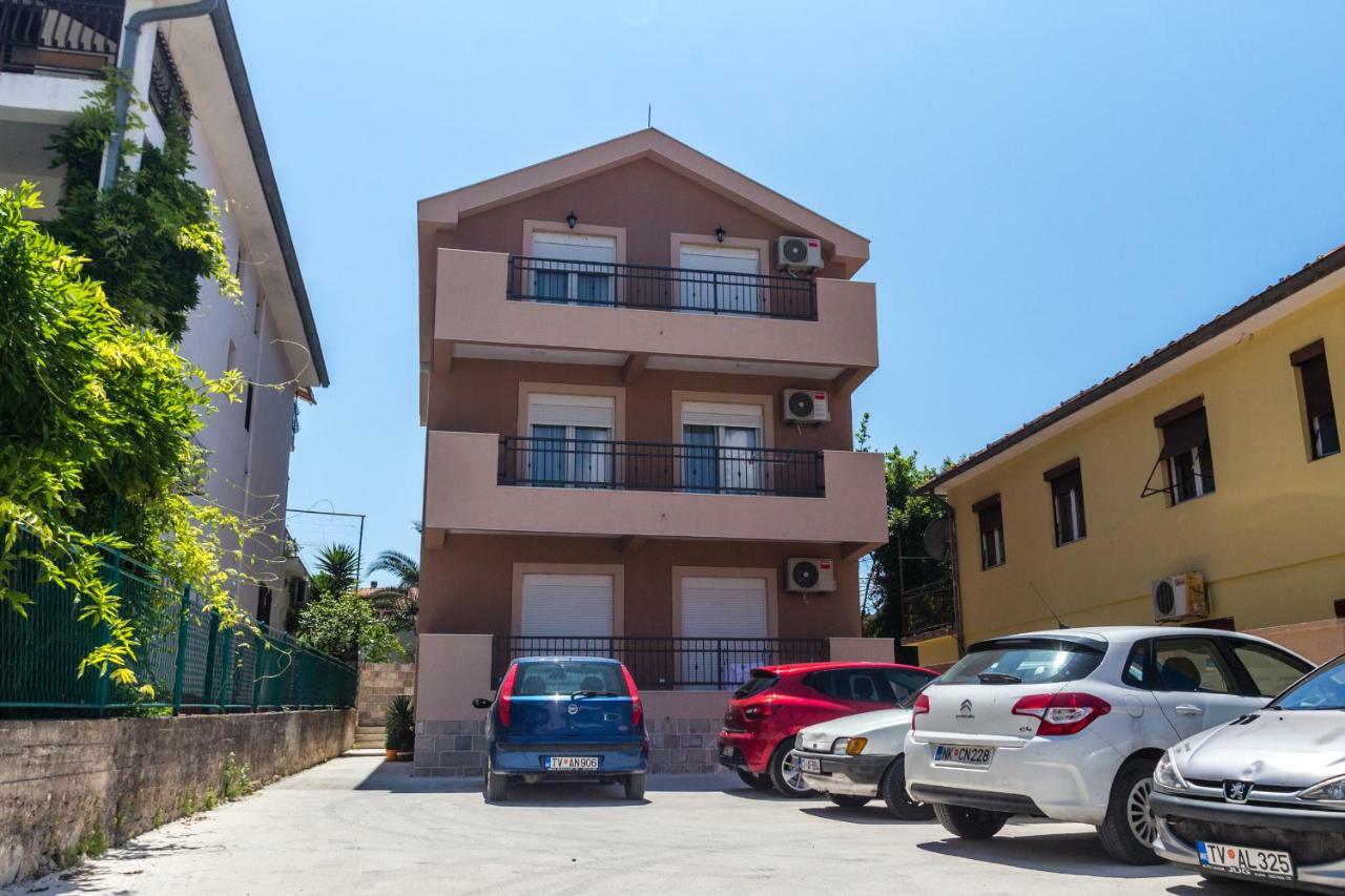 Fort City Apartments Тиват Экстерьер фото